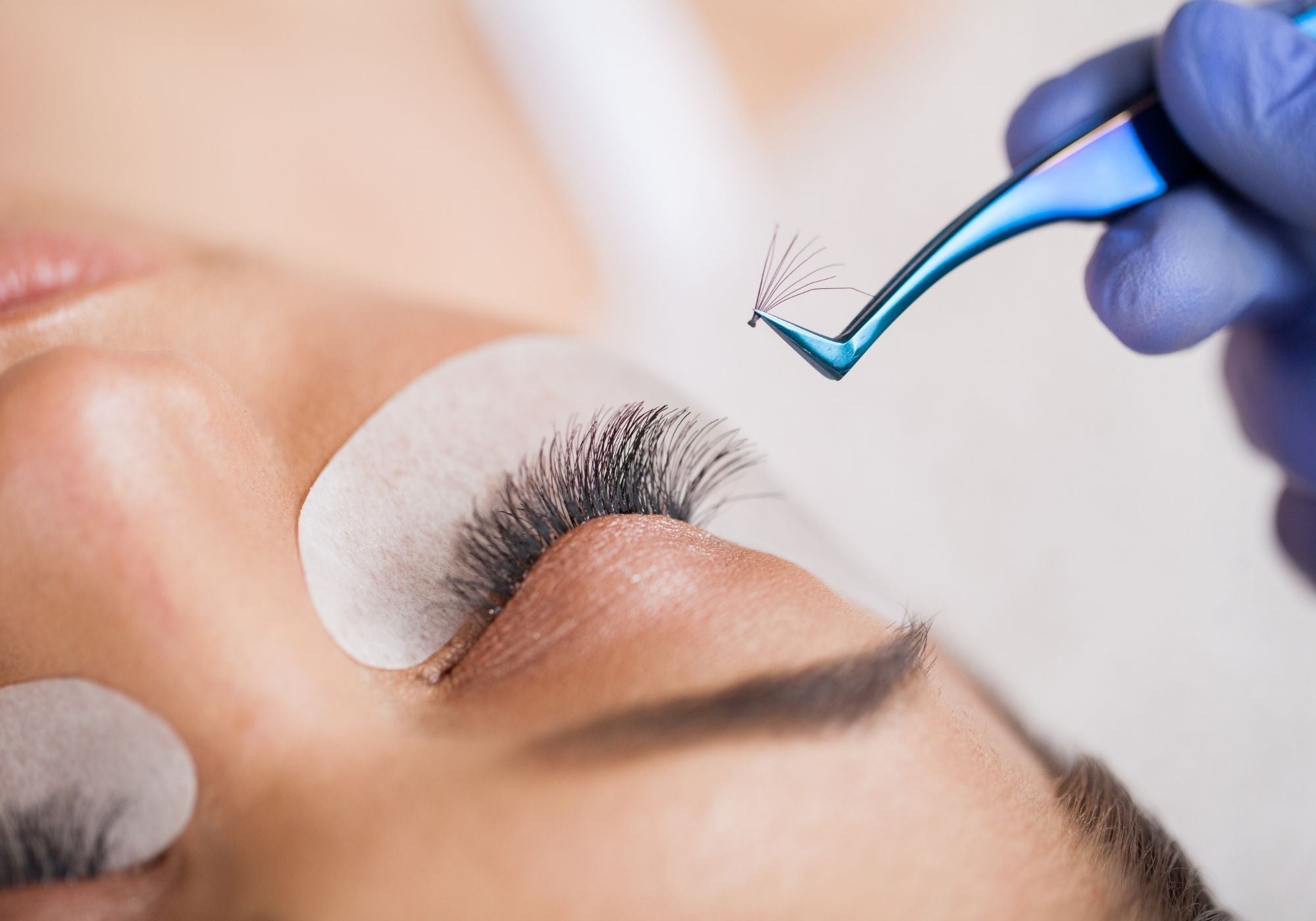 Hur väljer man rätt franslim? Guide för professionella fransstylister